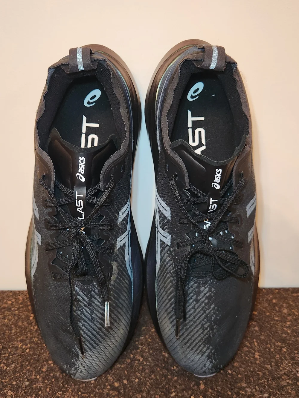 Asics megablast running